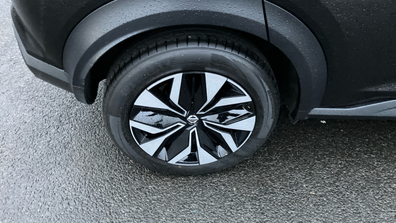 Nissan Juke 1.0 DiG-T 114 Acenta 5dr Petrol Hatchback